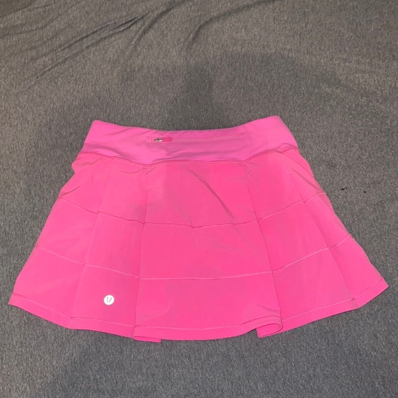 lululemon athletica Dresses & Skirts - Lulu skirt in “Dark Prism.” Size 2, 15”. Has built in shorts and pockets. RARE.